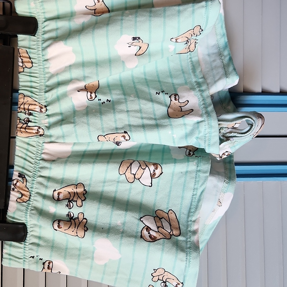 Weekend Edition Sloth Pajama Set โ Womenโs XS - Picture 7 of 12